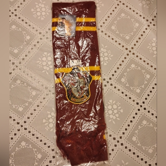 🆕 Harry Potter Gryffindor Patch Knit Scarf, Muticolor, One Size, Muticolor - Picture 7 of 10